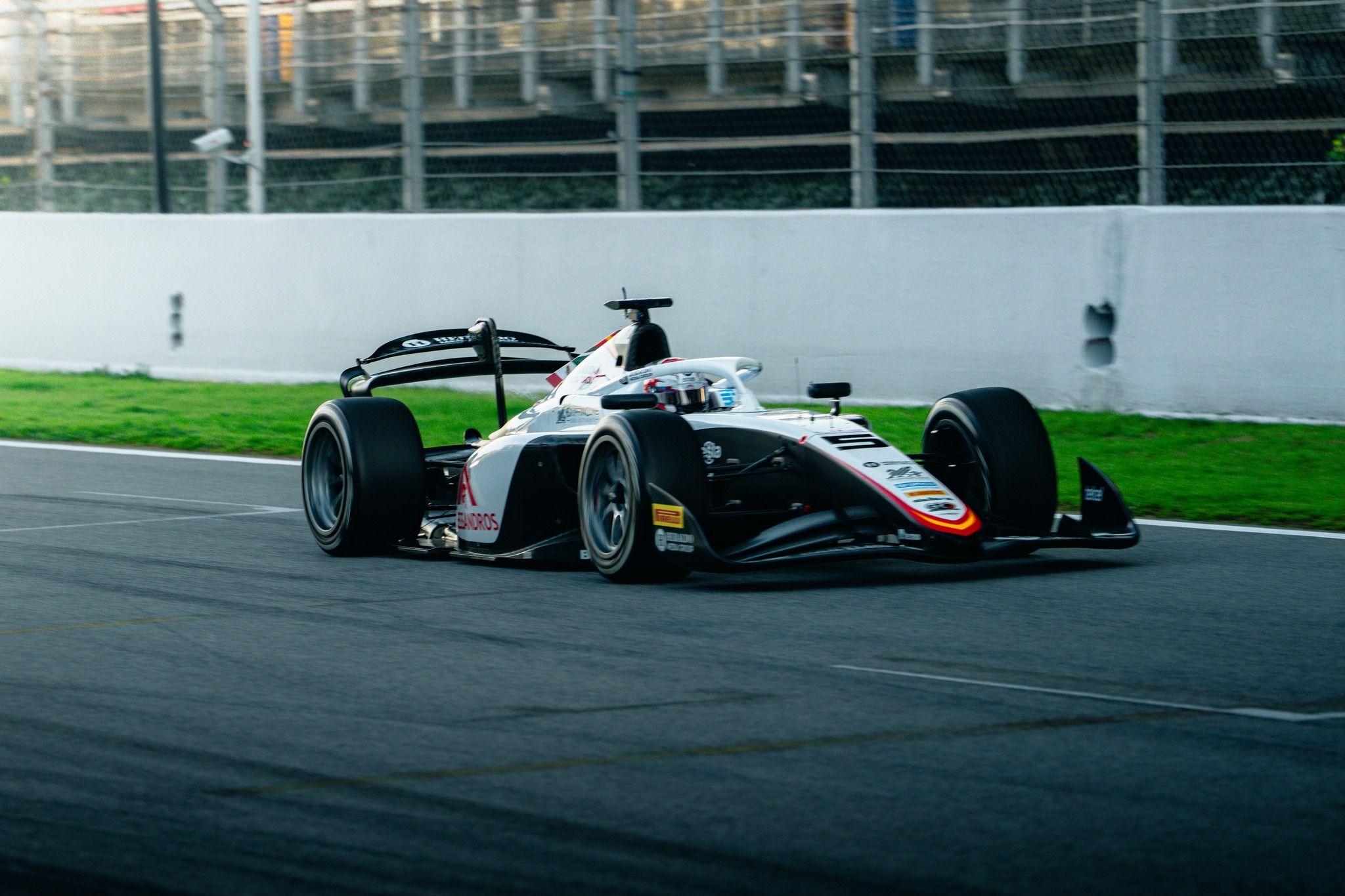 Noel Le&oacute;n en los tests de pretemporada de la F2 2026 [1/43]